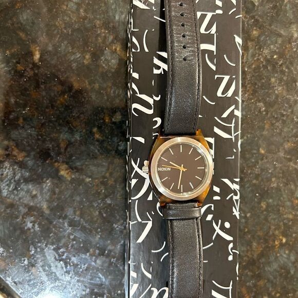 Men’s Nixon, stainless steel, silver/black quartz watch - Picture 6 of 8